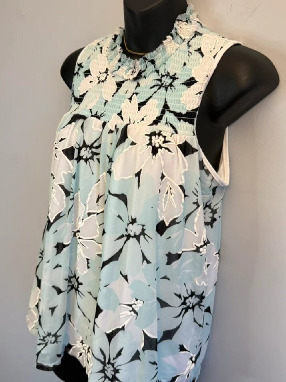 Floral Smocked Sleeveless Blouse - Picture 5 of 5